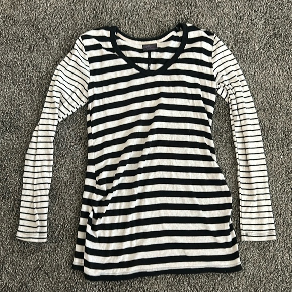 Quarter sleeve maternity shirt - Picture 1 of 2